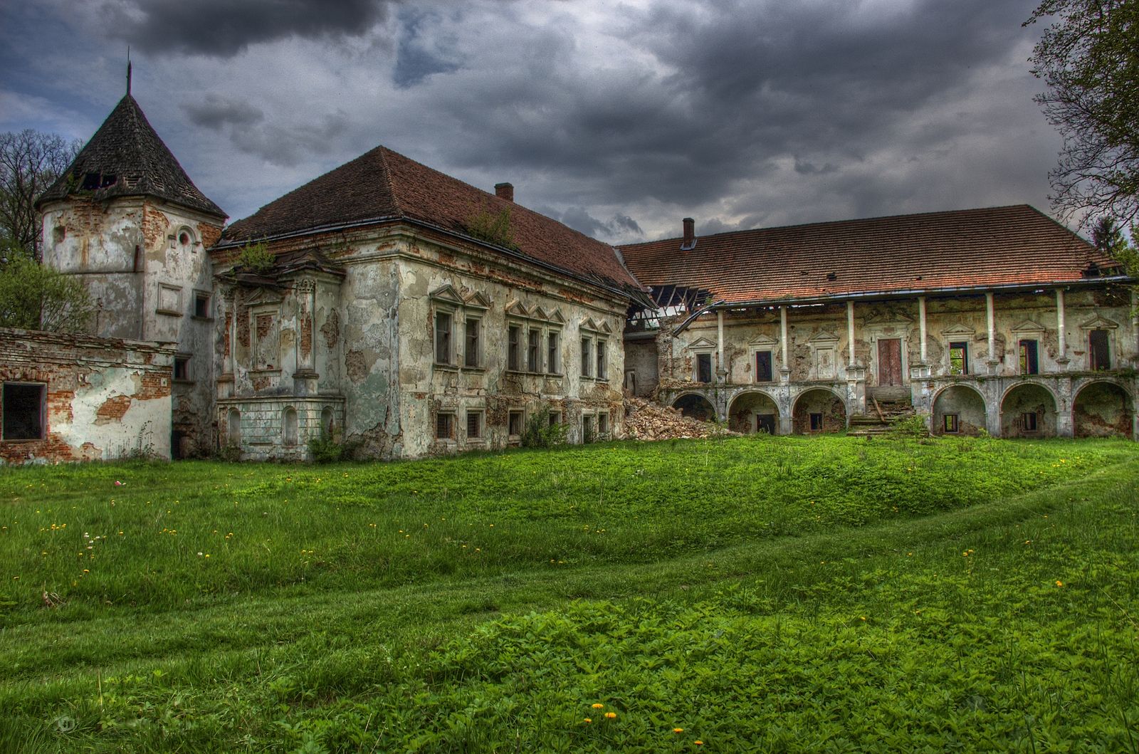 Fotografia przedstawiająca Рomorzany Castle