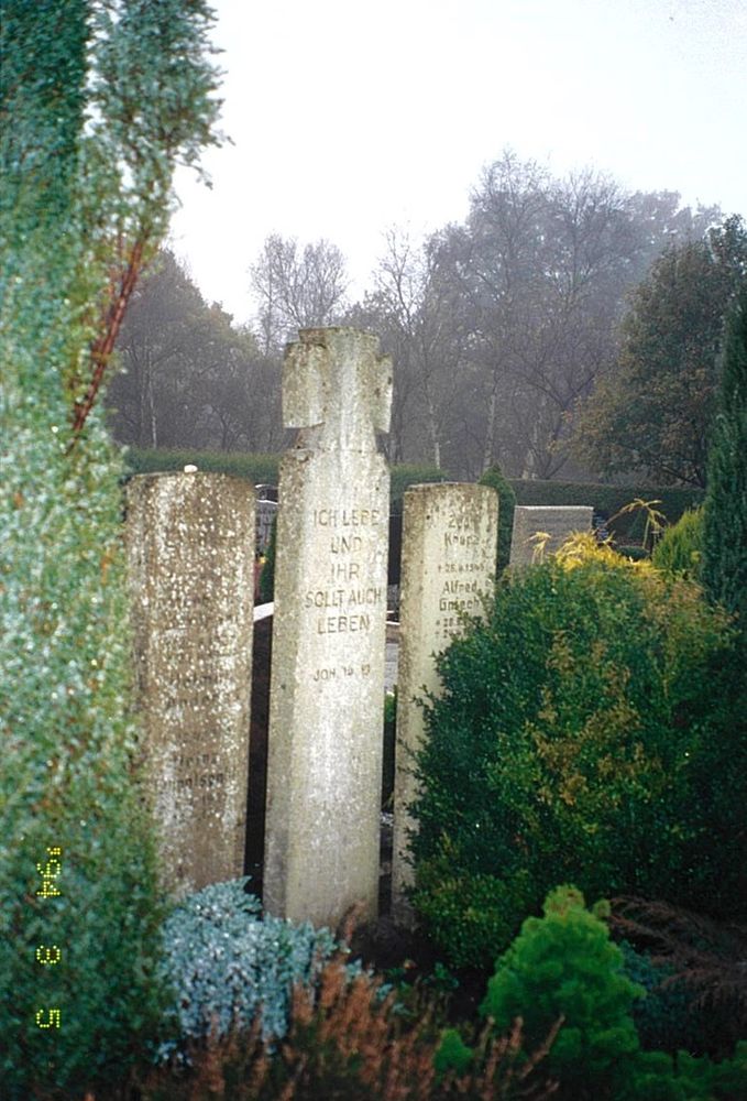 Fotografia przedstawiająca Grave of a soldier of the 1st Armoured Division in the cemetery at the Evangelical Church