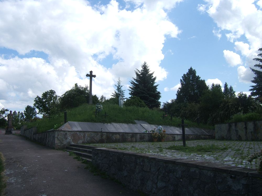 Fotografia przedstawiająca Kurhan ku czci ofiar NKWD