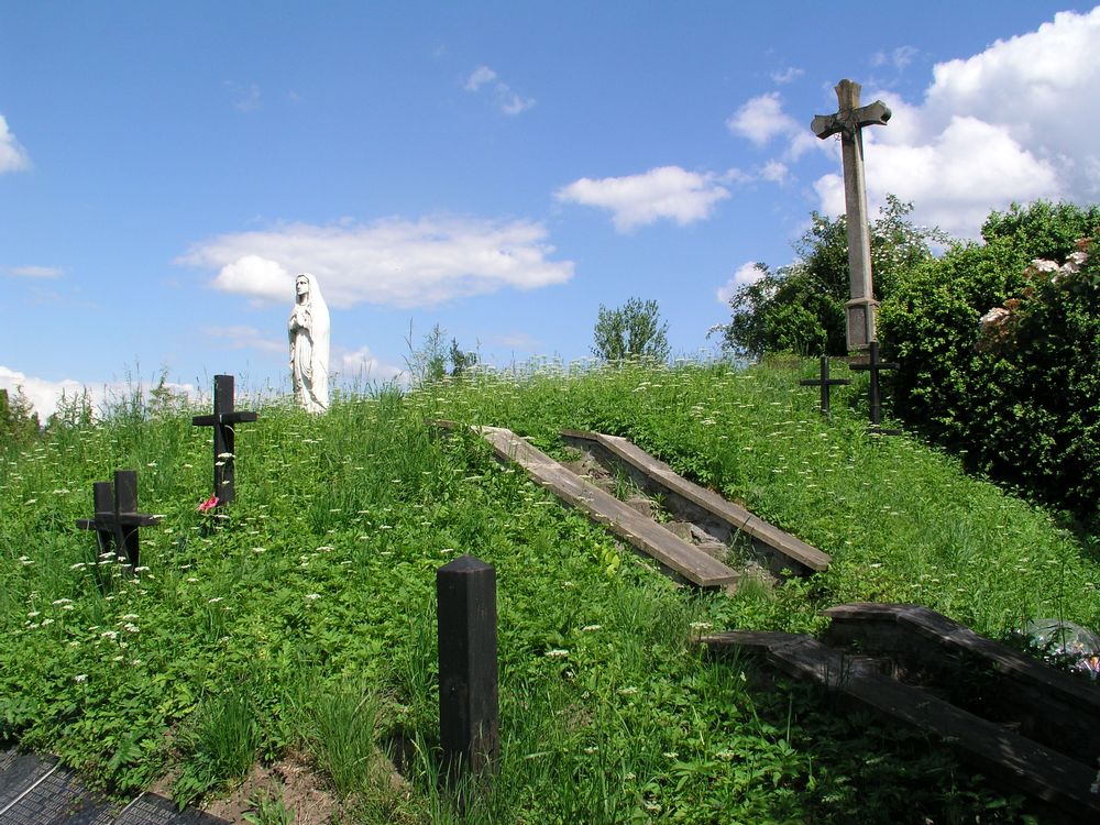 Fotografia przedstawiająca Kurhan ku czci ofiar NKWD