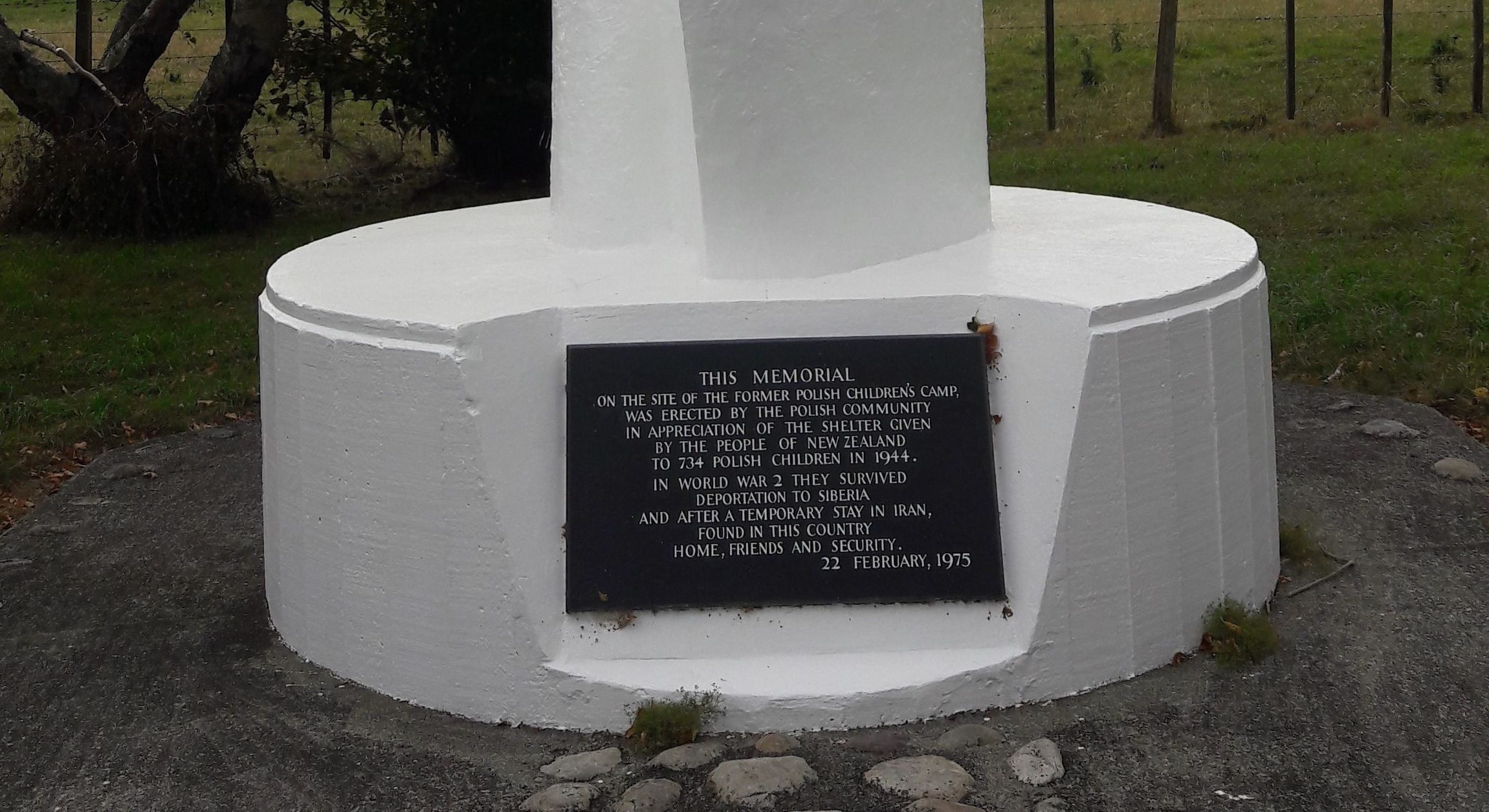 Fotografia przedstawiająca Memorial to the campus for Polish children and their carers in Pahiatua