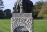 Fotografia przedstawiająca Sculpture depicting Nicolaus Copernicus at Jodrell Bank Observatory