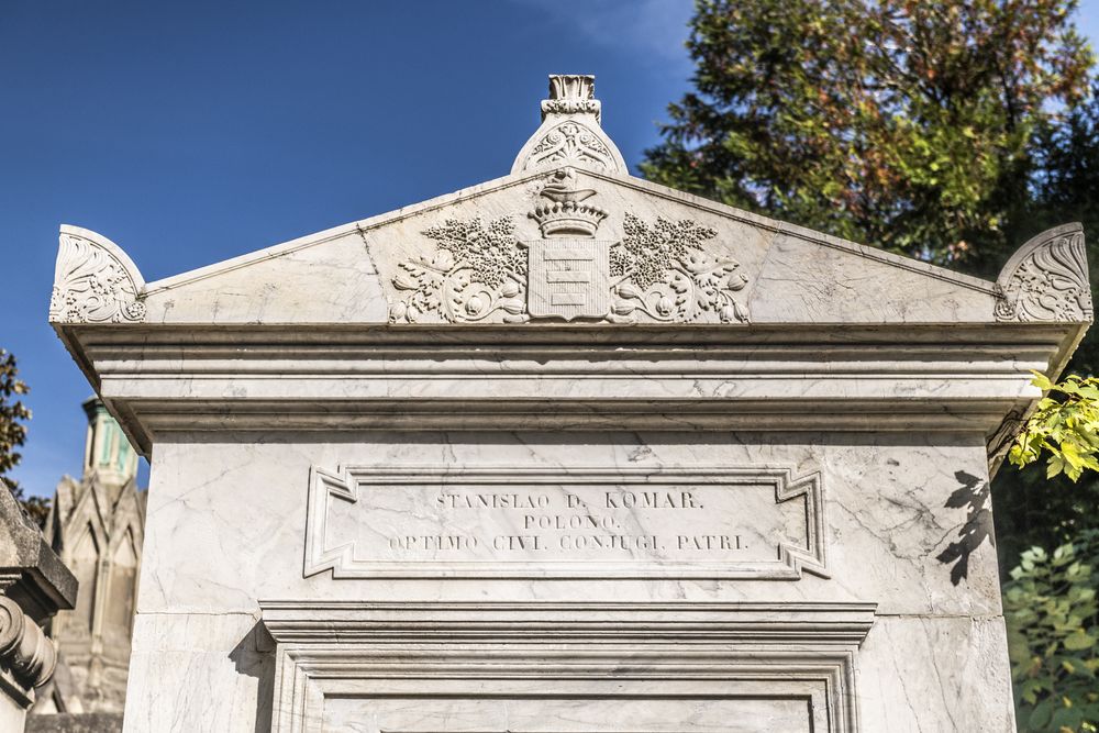 Fotografia przedstawiająca Mauzoleum Stanisława Delfina Komara na cmentarzu Père-Lachaise w Paryżu