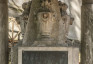 Photo montrant Pierre tombale de la famille Jarislowsky au cimetière du Père-Lachaise à Paris