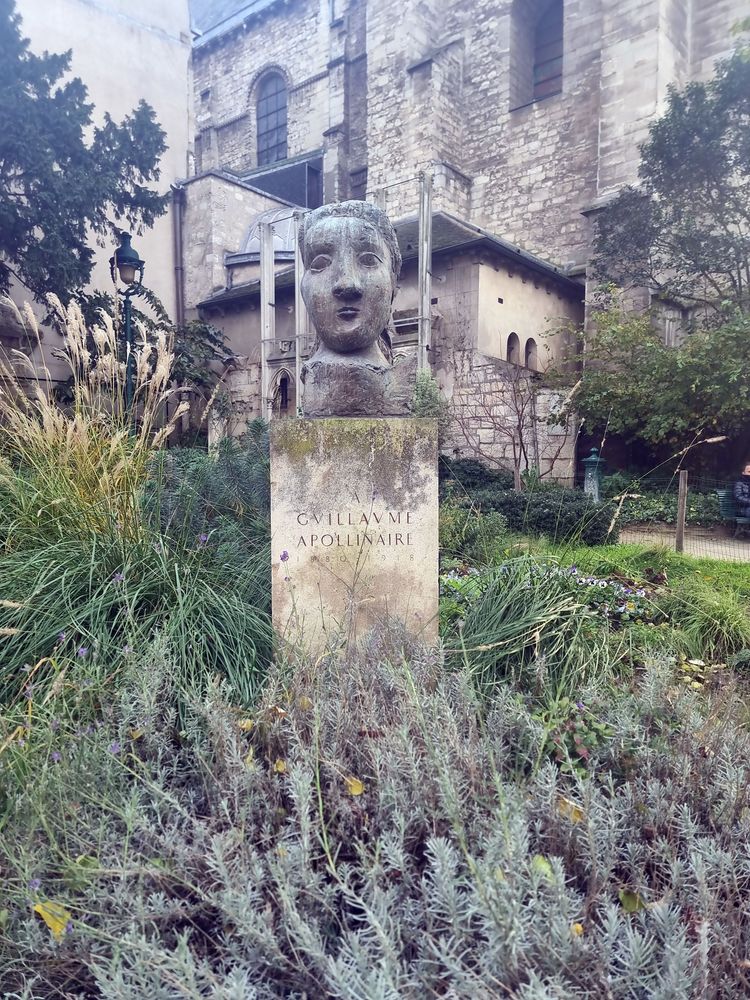 Fotografia przedstawiająca Monument to Poetry in tribute to Guillaume Apollinaire by Pablo Picasso