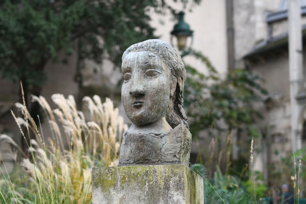 Fotografia przedstawiająca Monument to Poetry in tribute to Guillaume Apollinaire by Pablo Picasso