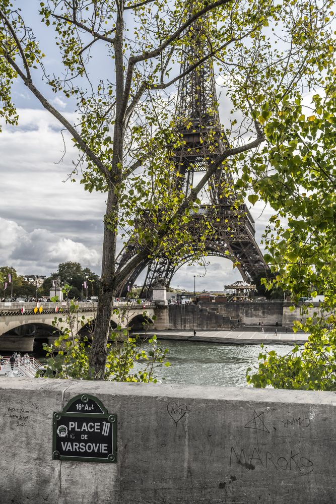 Fotografia przedstawiająca Place de Varsovie in Paris