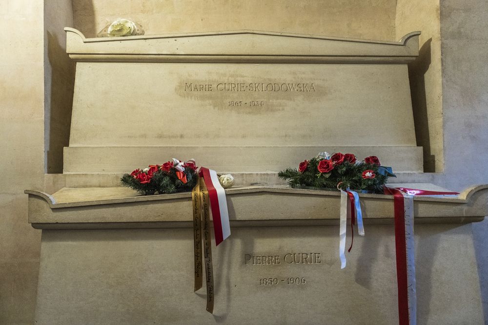 Fotografia przedstawiająca Grób Marii Skłodowskiej-Curie w Paryżu