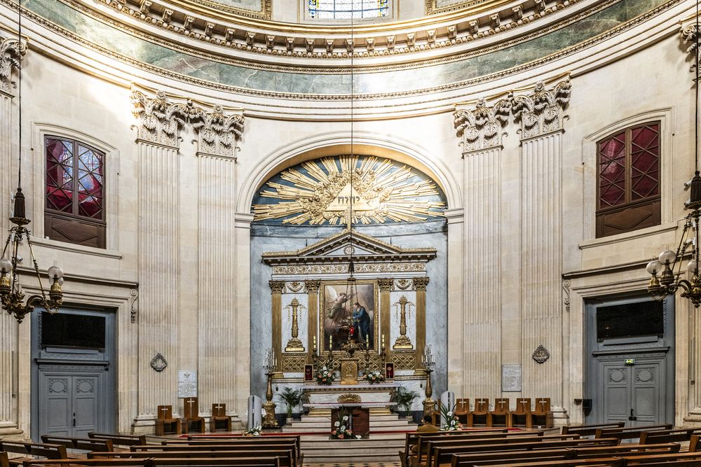 Fotografia przedstawiająca Polish parish of the Assumption of the Blessed Virgin Mary \"Concorde\" in Paris