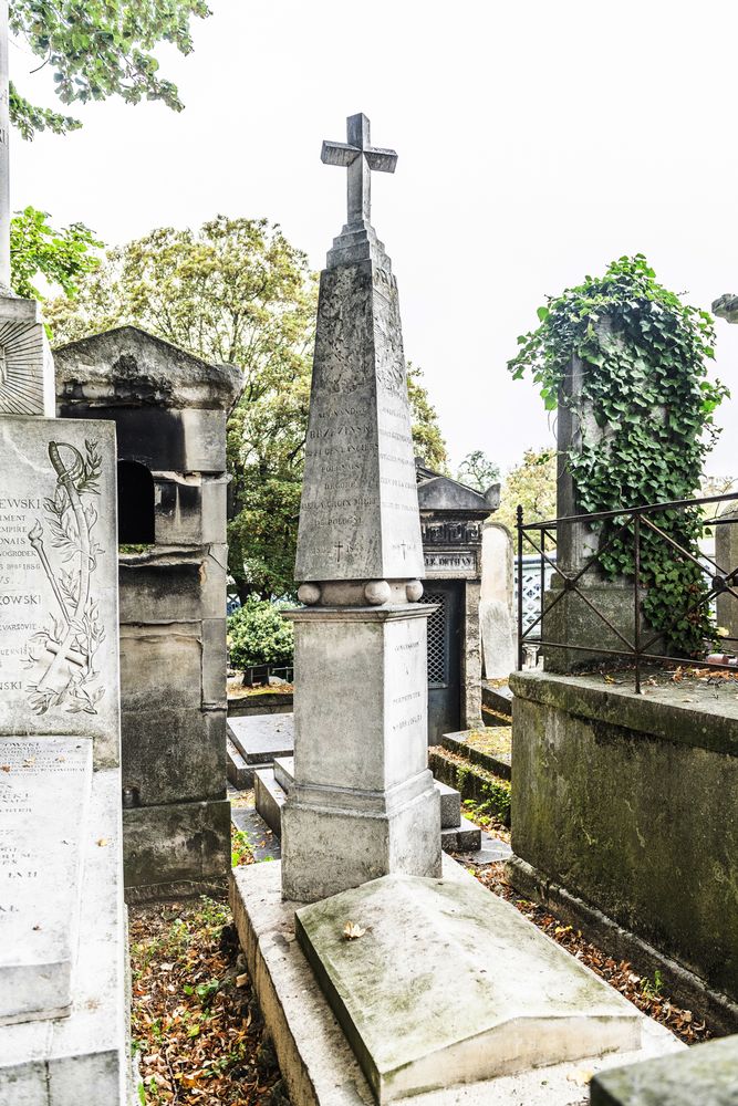 Fotografia przedstawiająca Mass grave with the remains of Prince Jozef Jan Giedroyc in the Montmartre cemetery in Paris