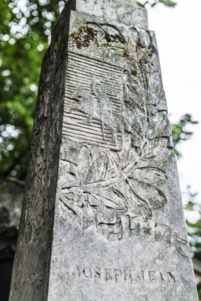 Fotografia przedstawiająca Mass grave with the remains of Prince Jozef Jan Giedroyc in the Montmartre cemetery in Paris