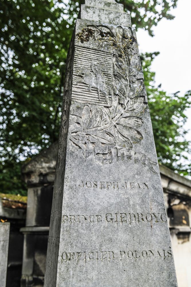 Fotografia przedstawiająca Mass grave with the remains of Prince Jozef Jan Giedroyc in the Montmartre cemetery in Paris