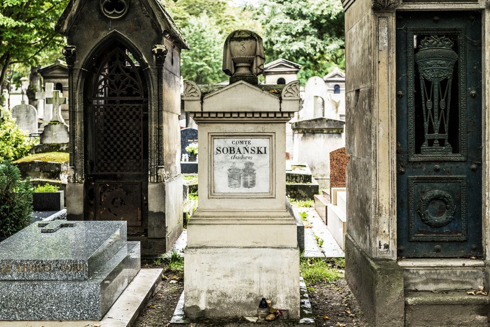 Fotografia przedstawiająca Grób Izydora Sobańskiego herbu Junosza na cmentarzu Montmartre w Paryżu