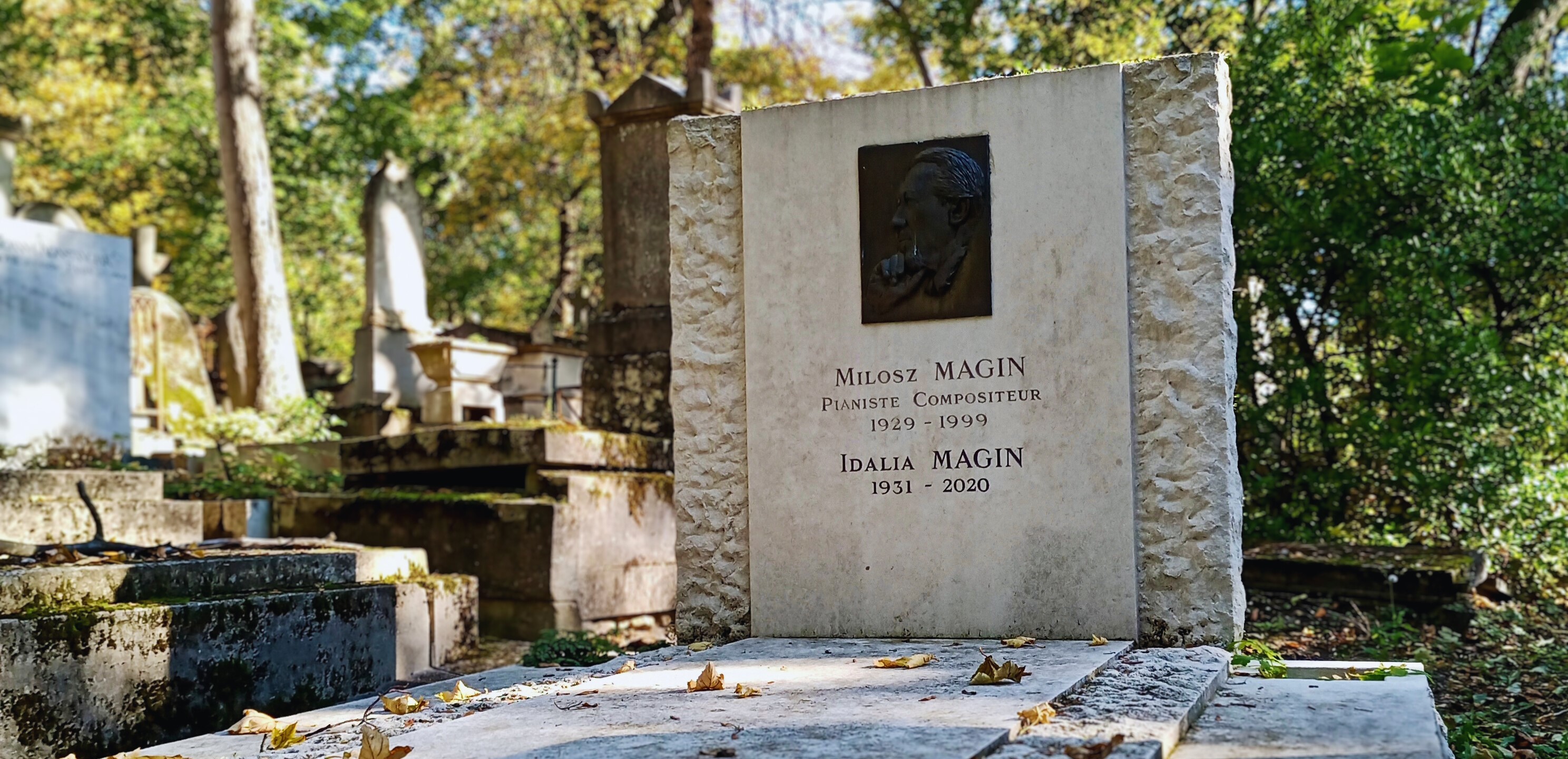 Fotografia przedstawiająca Tomb of Milosz Magin at the Père-Lachaise Cemetery in Paris