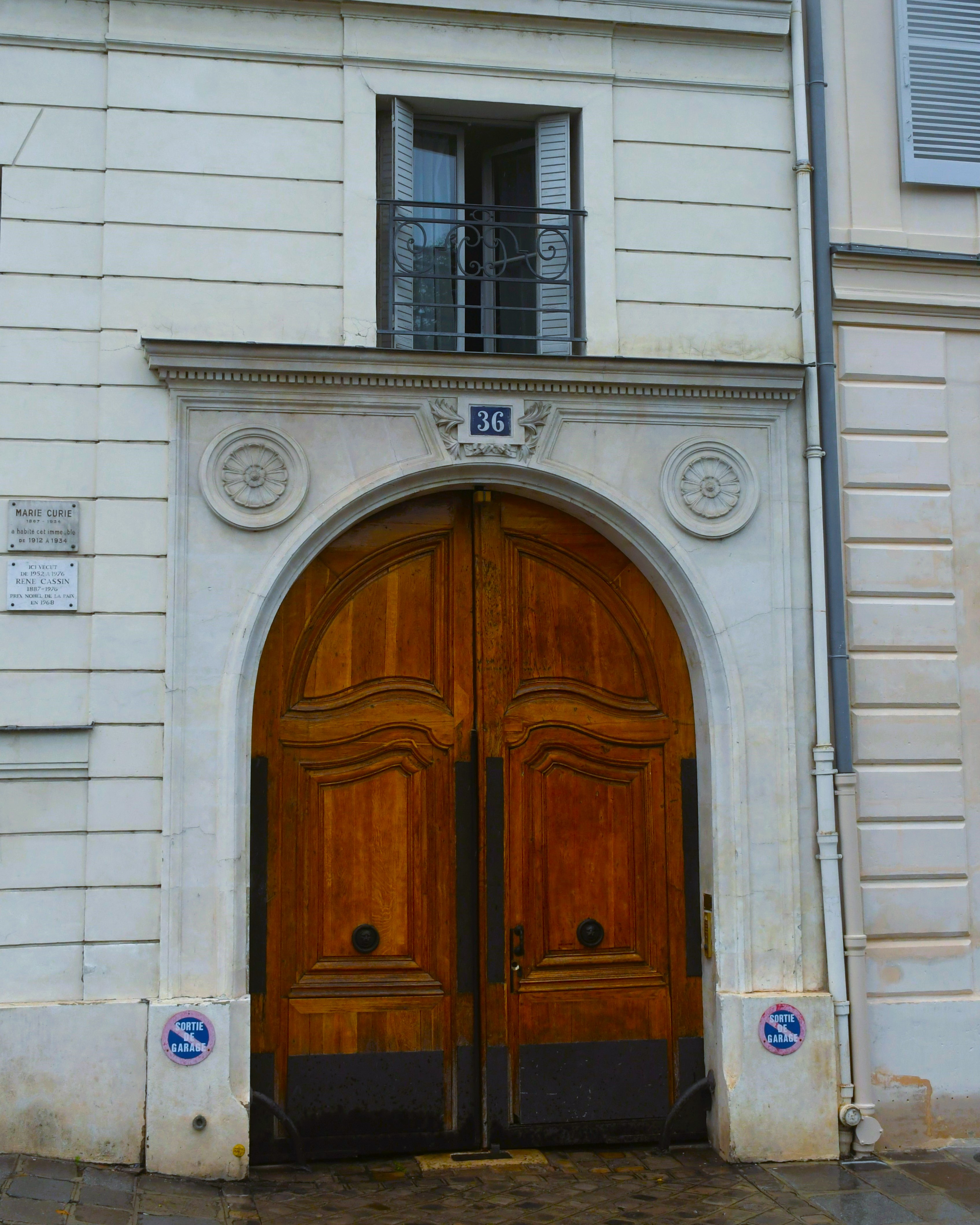 Photo montrant Plaque commémorant la résidence de Marie Skłodowska-Curie à Paris