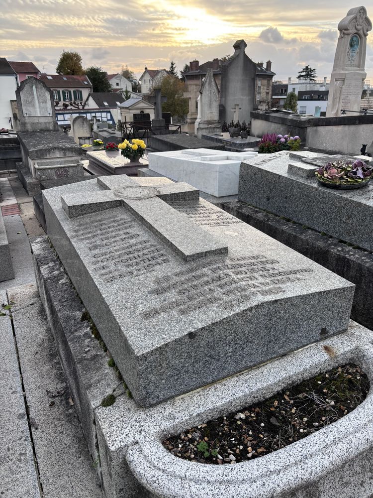 Photo montrant Pierre tombale d\'Edward Pożerski au cimetière Montmorency