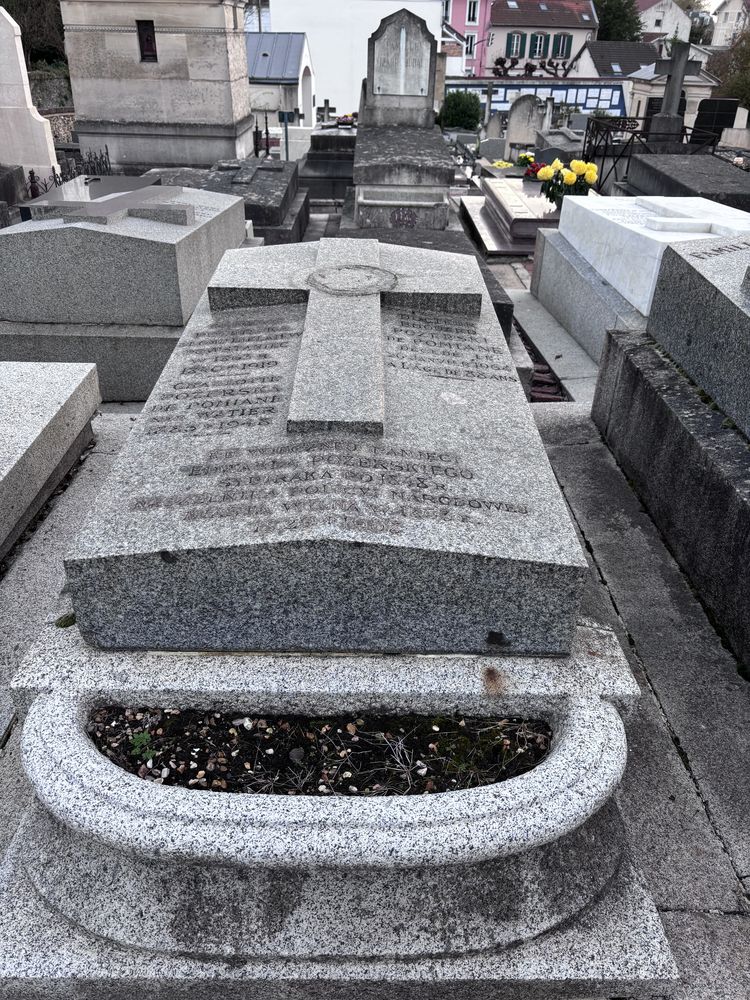 Photo montrant Pierre tombale d\'Edward Pożerski au cimetière Montmorency