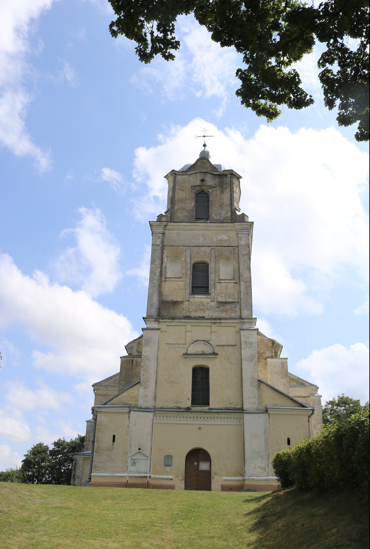 Fotografia przedstawiająca Church of St. Apostles Peter and Paul in Opitočky