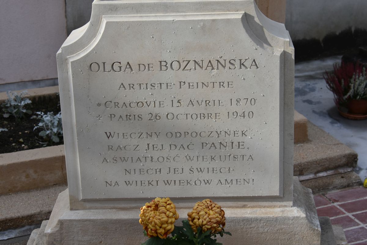 Photo montrant Pierre tombale d\'Olga Boznańska au cimetière Montmorency