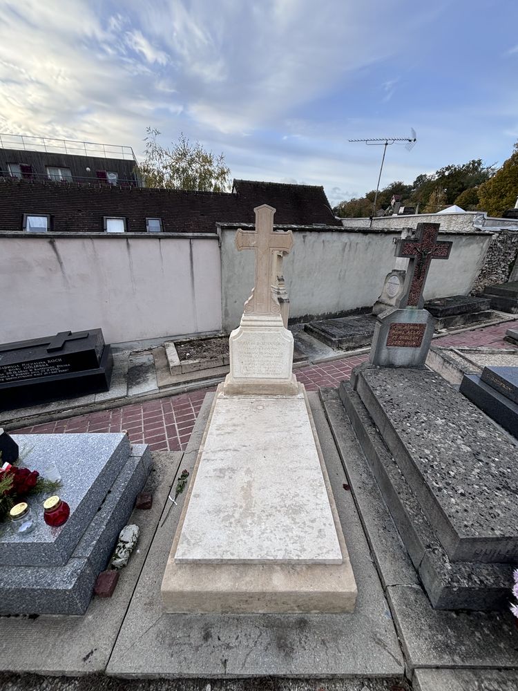 Fotografia przedstawiająca Nagrobek Olgi Boznańskiej na cmentarzu w Montmorency