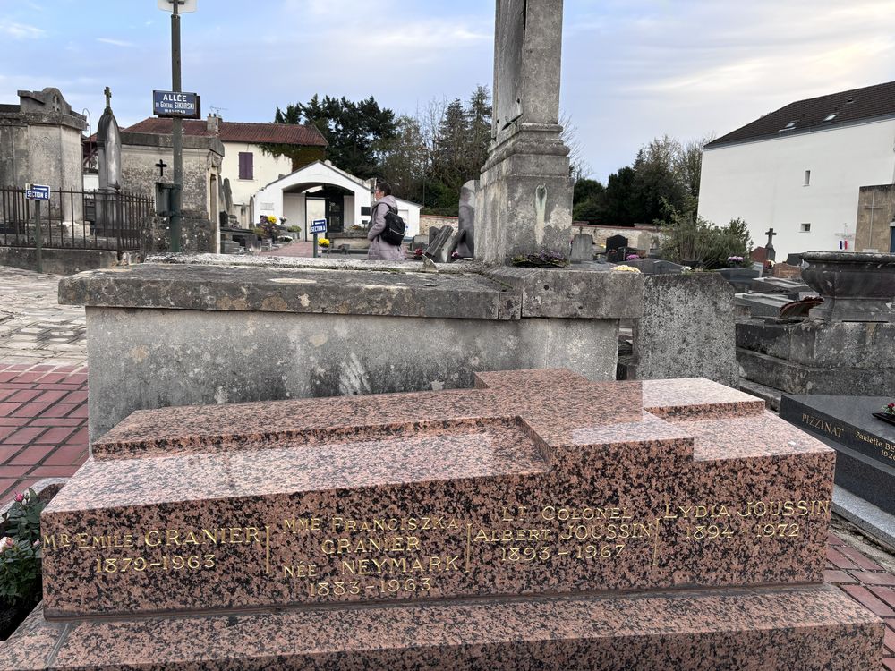 Fotografia przedstawiająca Nagrobek Franciszki Granier na cmentarzu w Montmorency