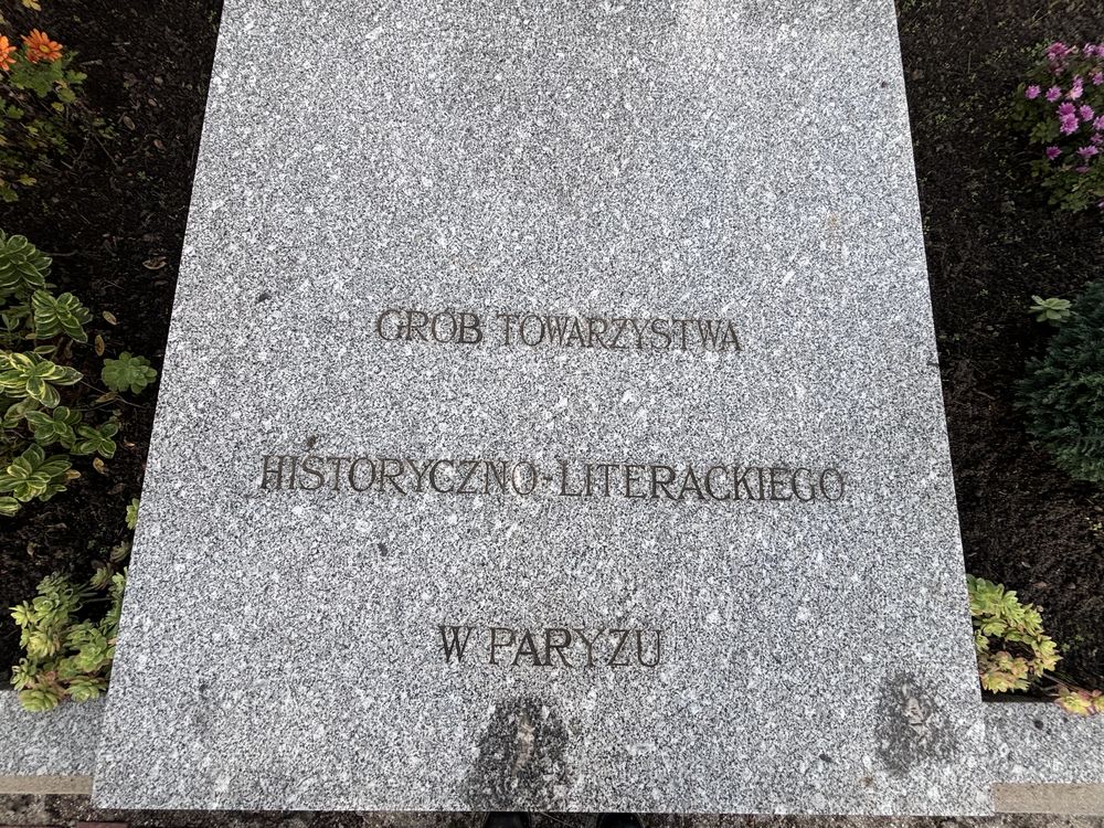 Photo montrant Pierre tombale de Kazimierz Sosnkowski au cimetière Montmorency