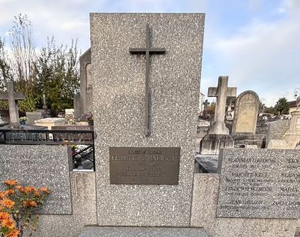 Photo montrant Pierre tombale de Kazimierz Sosnkowski au cimetière Montmorency