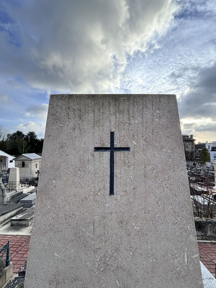 Fotografia przedstawiająca Nagrobek Cypriana Kamila Norwida na cmentarzu w Montmorency