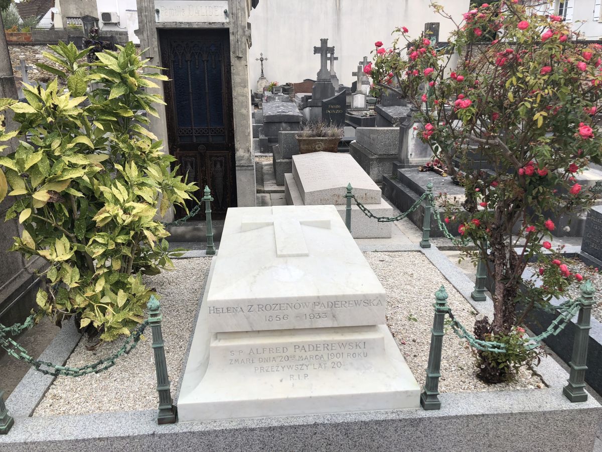 Photo montrant Pierre tombale de Helena Paderewski au cimetière de Montmorency