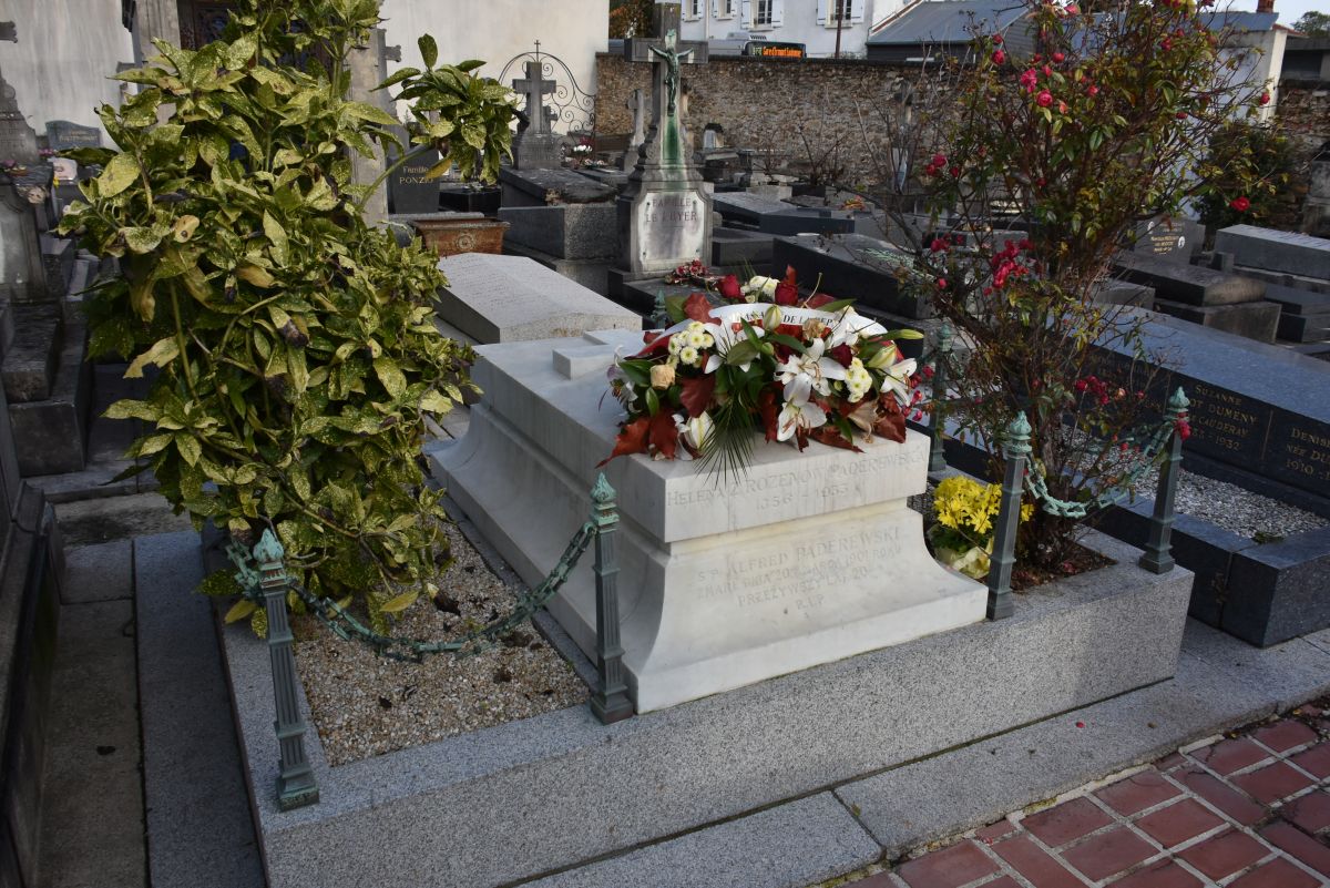 Fotografia przedstawiająca Tombstone of Helena Paderewski in Montmorency cemetery