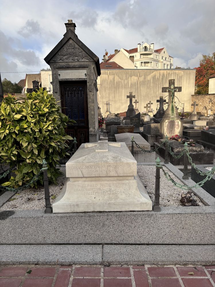 Photo montrant Pierre tombale de Helena Paderewski au cimetière de Montmorency