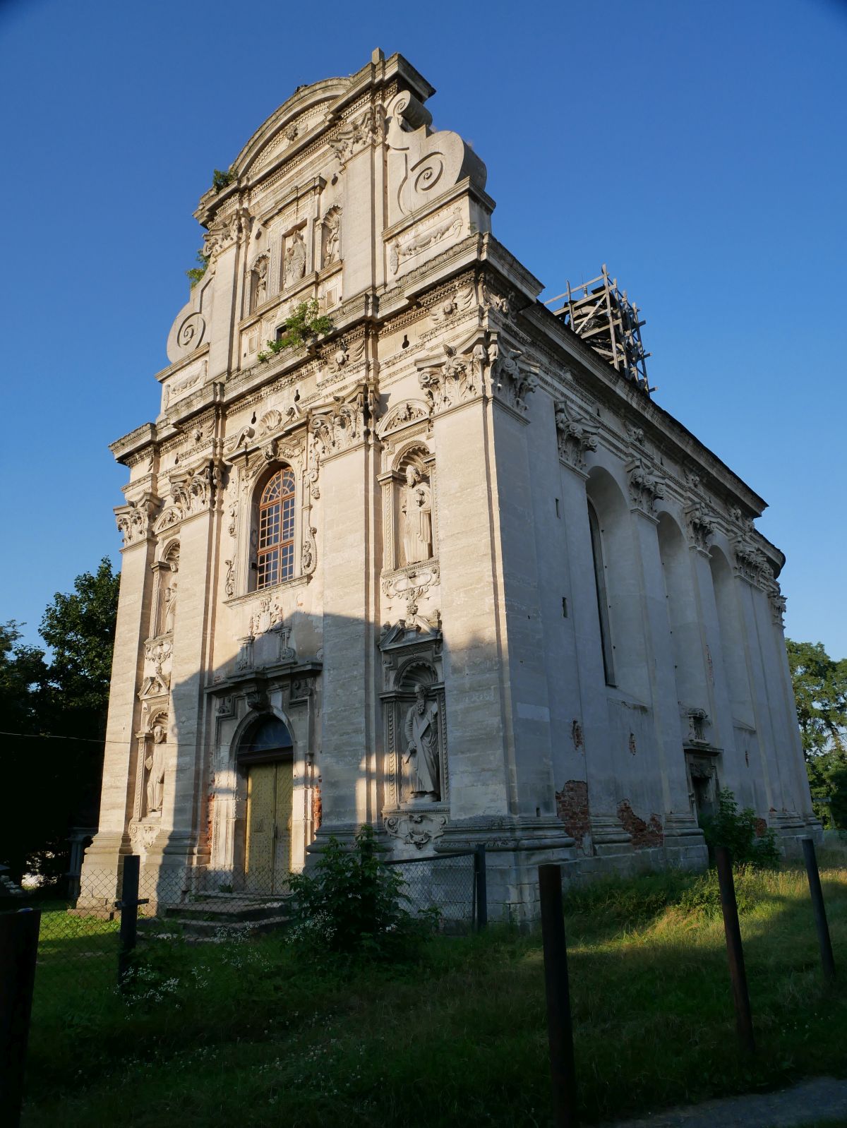 Photo montrant Église paroissiale de la Nativité de la Vierge Marie à Komárno