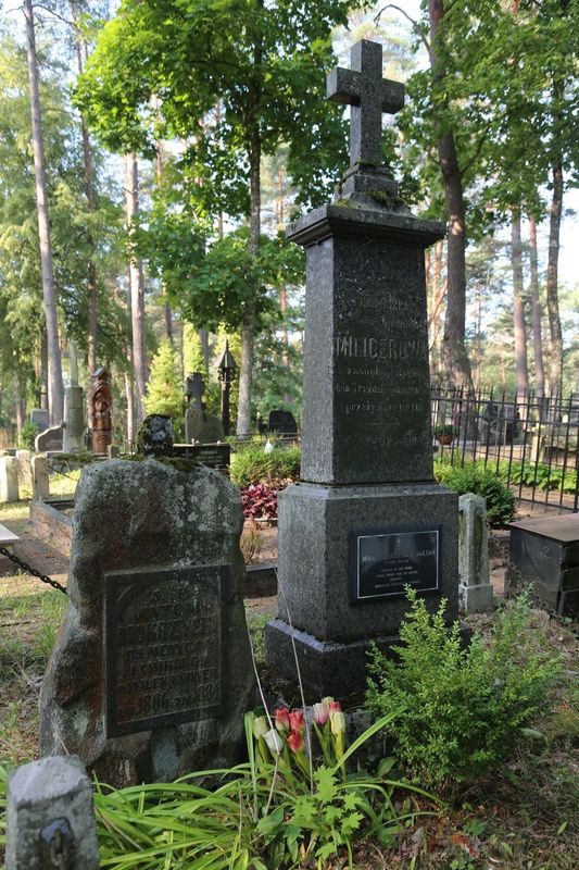 Fotografia przedstawiająca Nagrobek Franciszki Milicerowej i Marii Pereświet Sołtan