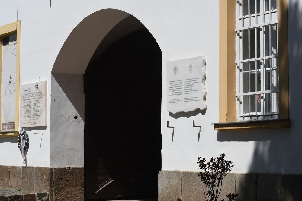 Fotografia przedstawiająca Pomniki, tablice i inne upamiętnienia związane z Polakami na Węgrzech