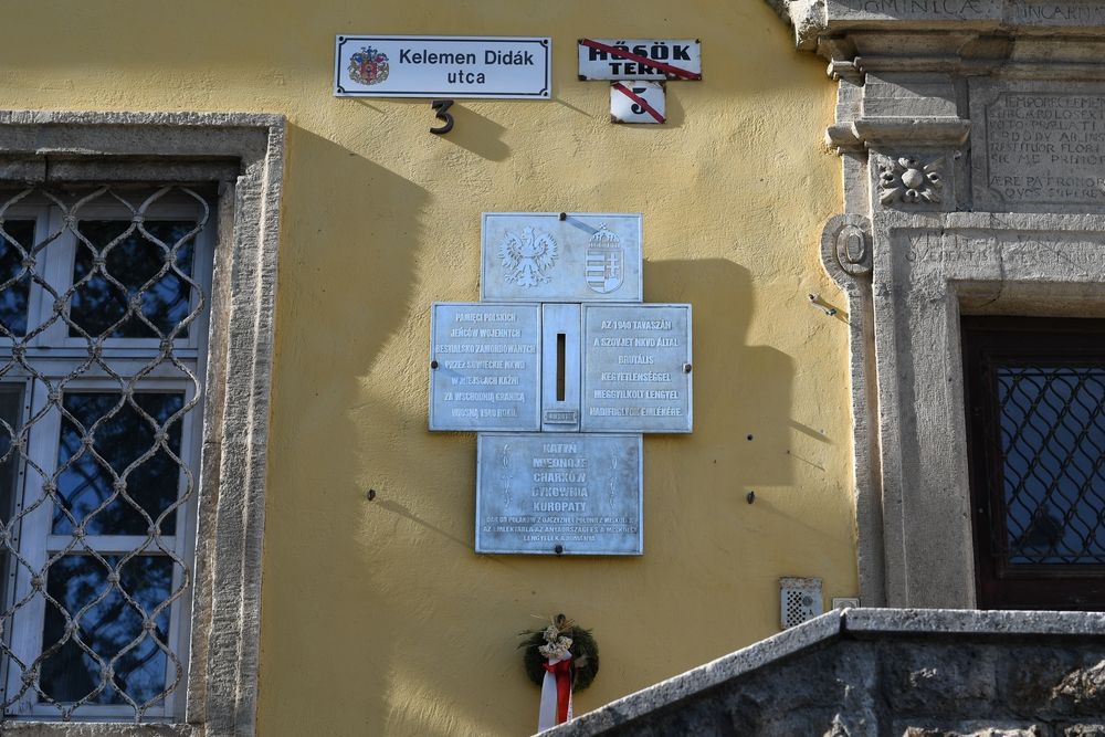 Fotografia przedstawiająca Pomniki, tablice i inne upamiętnienia związane z Polakami na Węgrzech