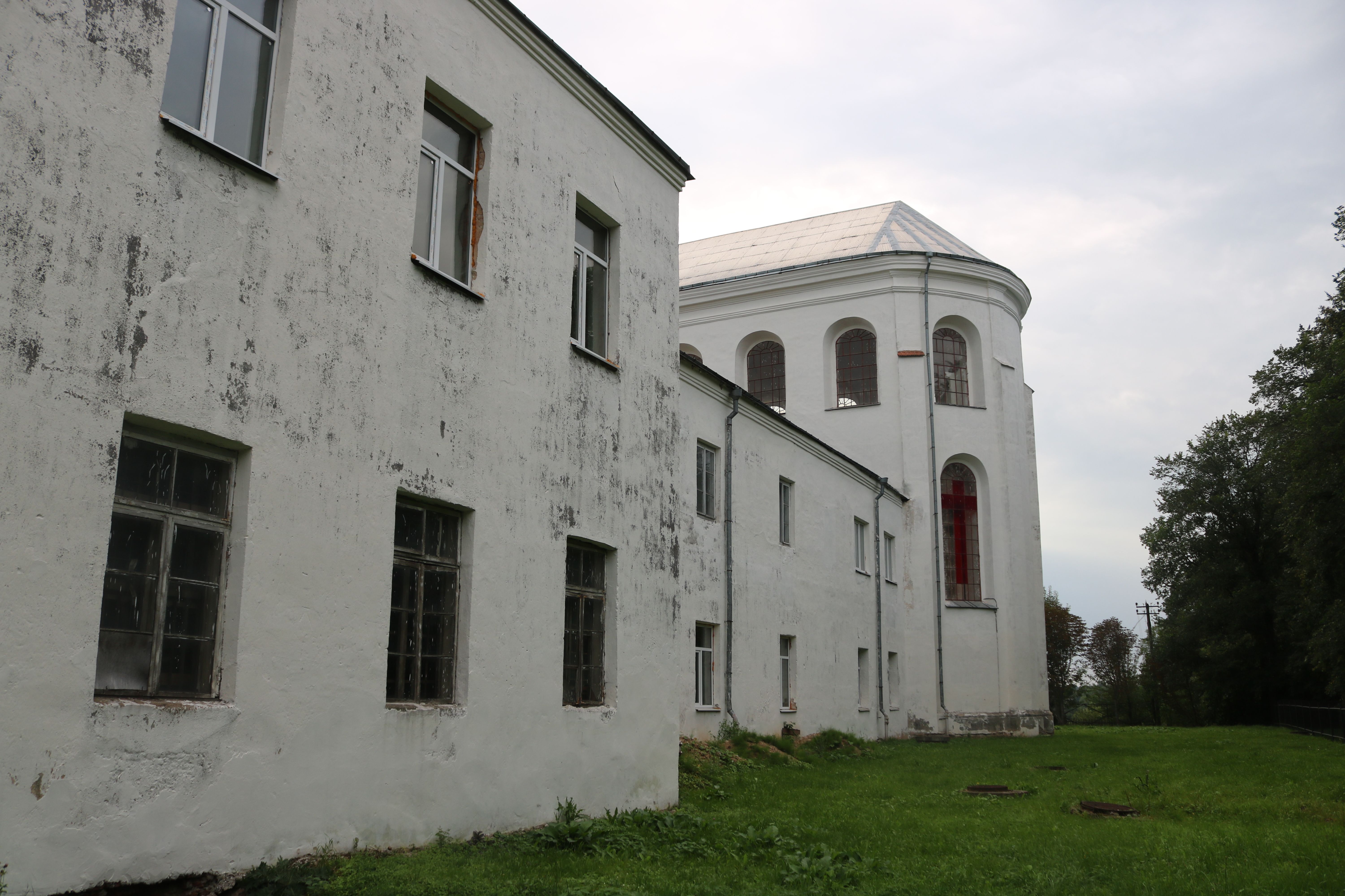 Photo montrant Druja - Église de la Sainte-Trinité et monastère des Bernardins