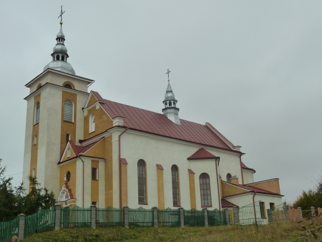 Fotografia przedstawiająca Kościół parafialny pw. Świętego Mikołaja w Radochońcach