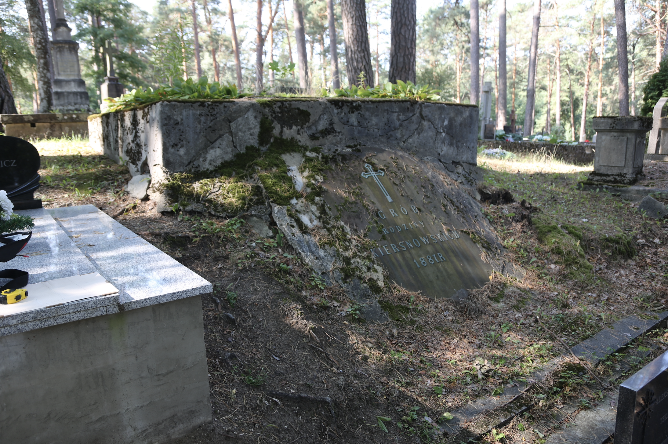 Fotografia przedstawiająca Grave of the Kiersnowski family