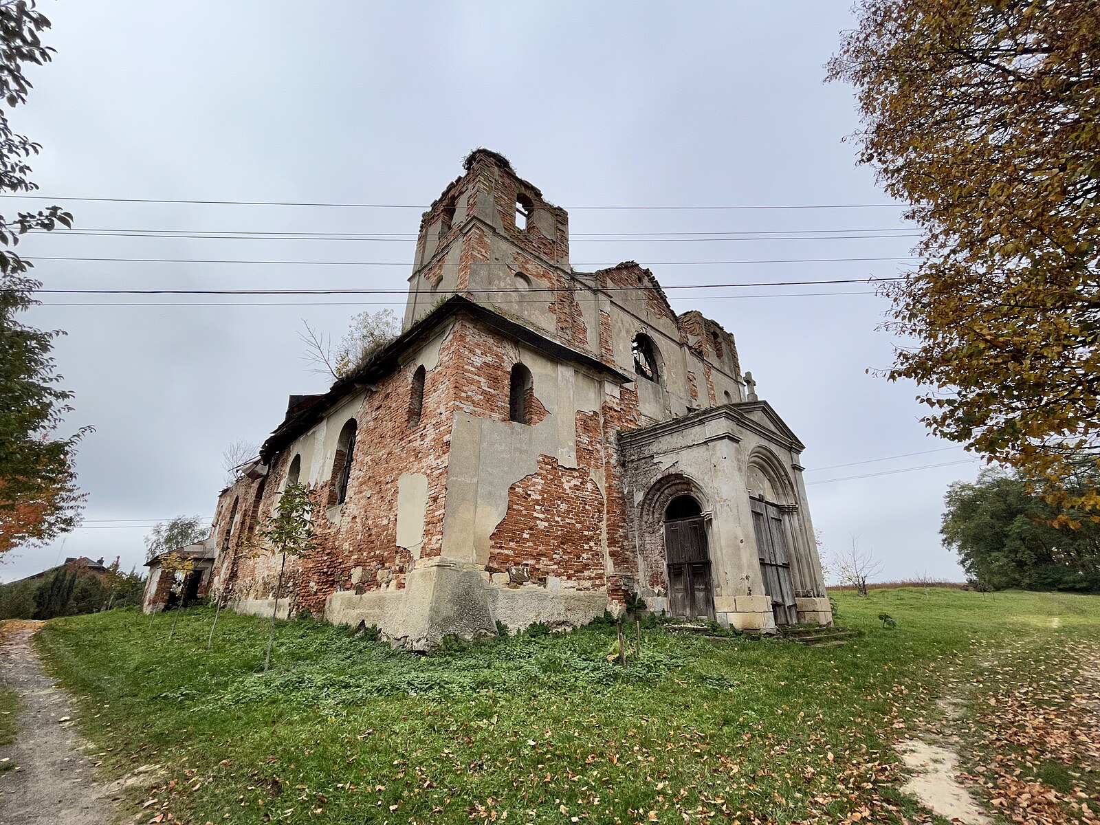 Fotografia przedstawiająca Kościół parafialny pw. Macierzyństwa Najświętszej Panny Marii w Kowalówce