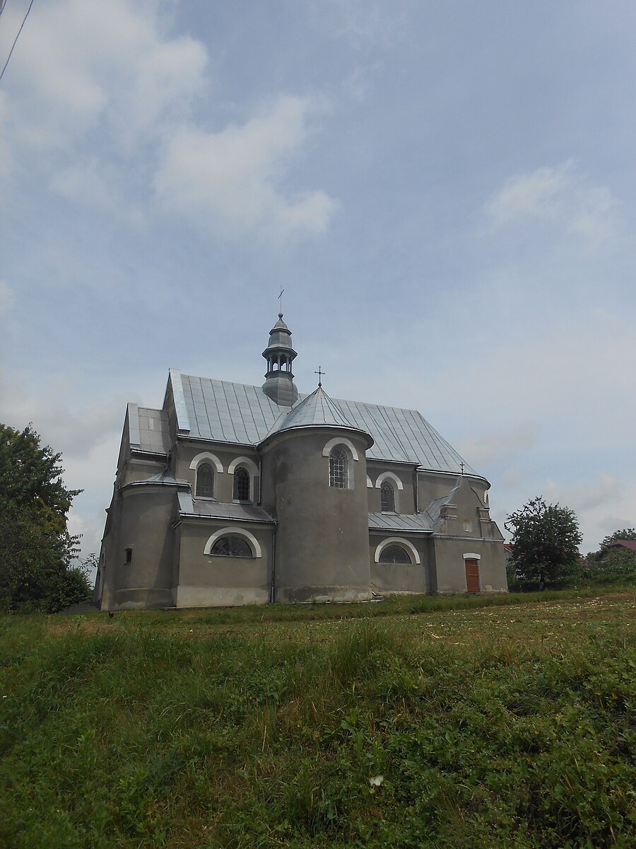 Fotografia przedstawiająca Kościół parafialny pw. Najświętszej Panny Marii Królowej Korony Polskiej w Porchowej