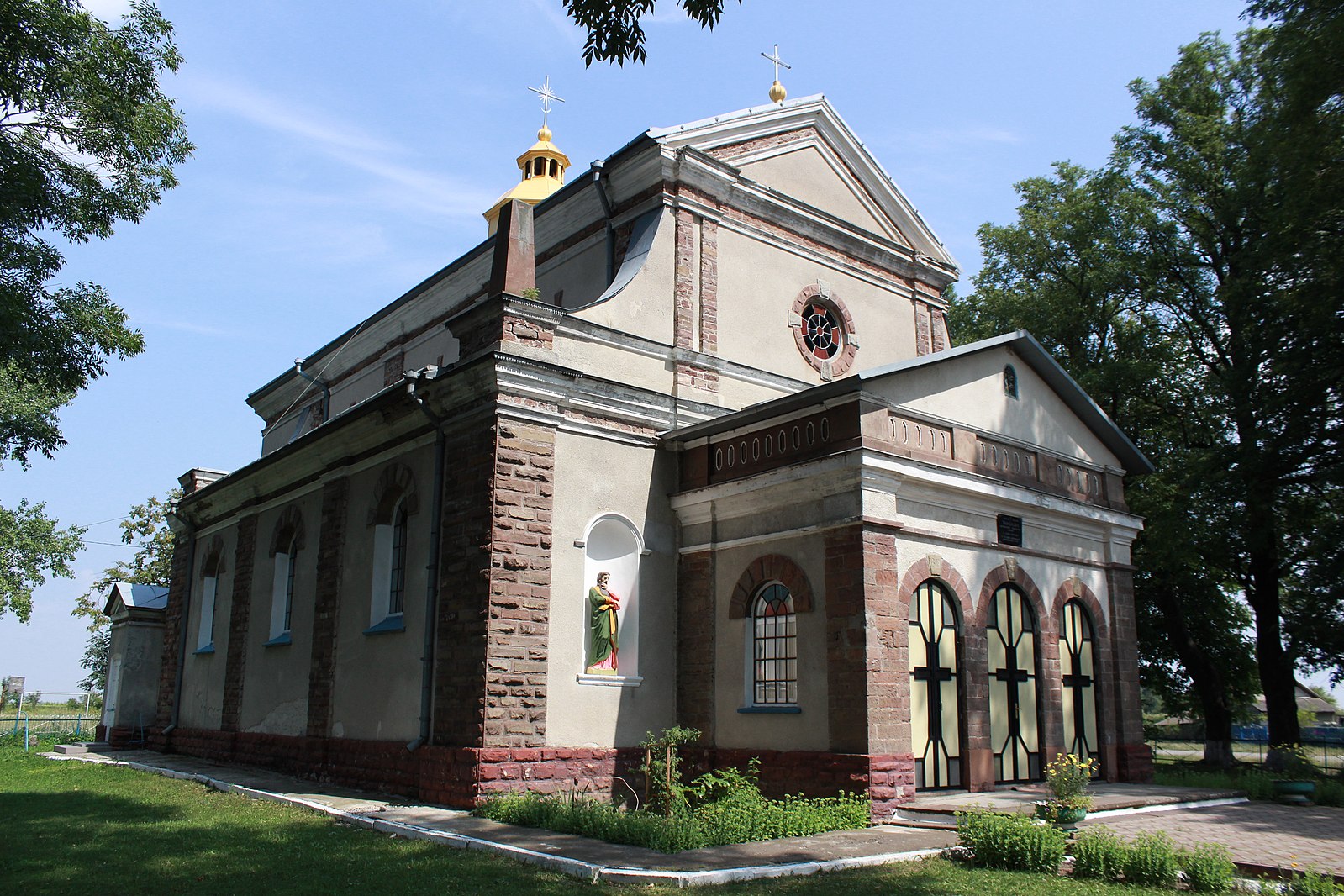 Fotografia przedstawiająca Parish Church of St. Michael the Archangel and St. Sophia in Slobodka Dzhurinskaya