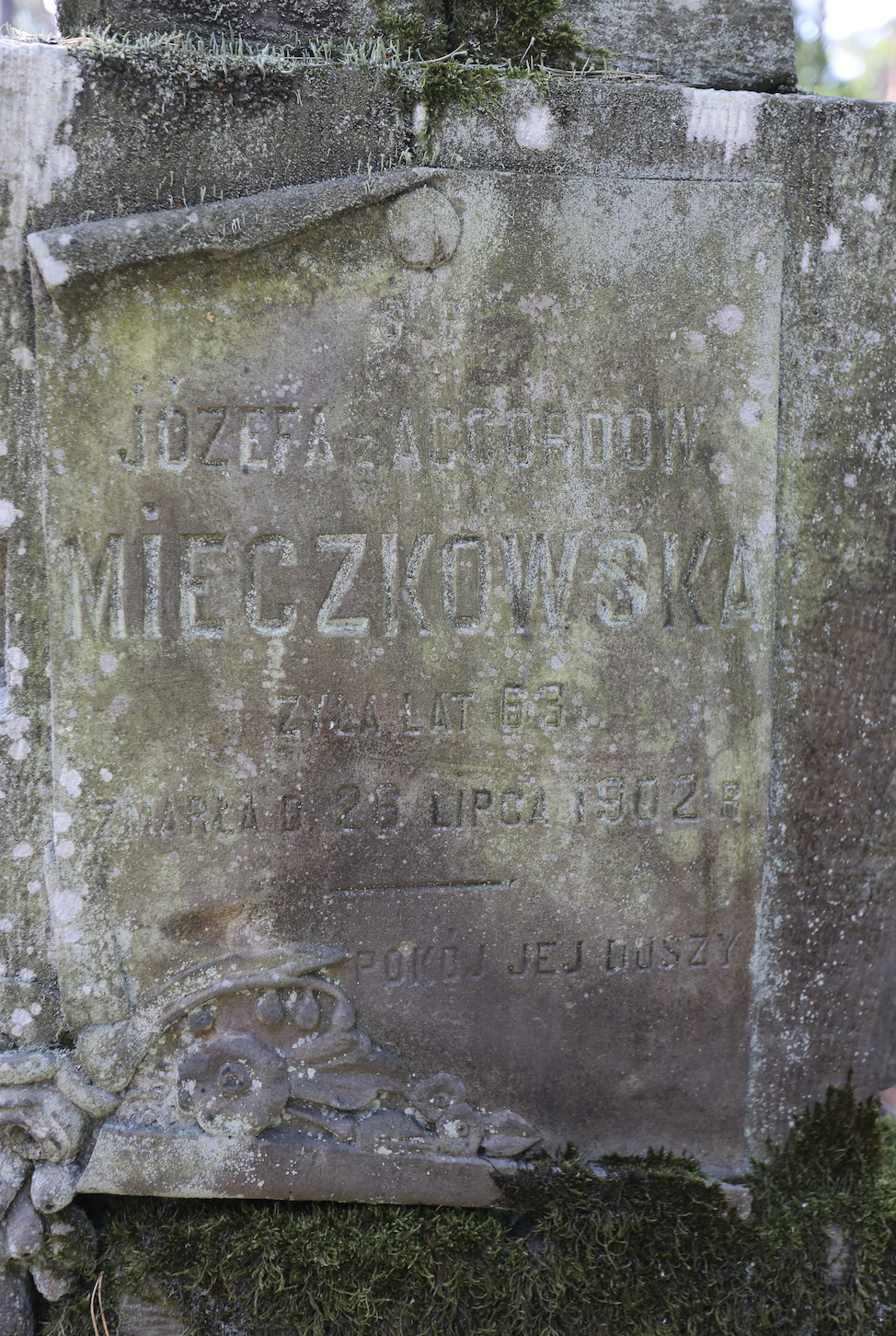 Photo montrant Pierre tombale de Józefa Mieczkowska, née Accord, et Karolina Gawronska, née Emir Gonzaga Myszkowski