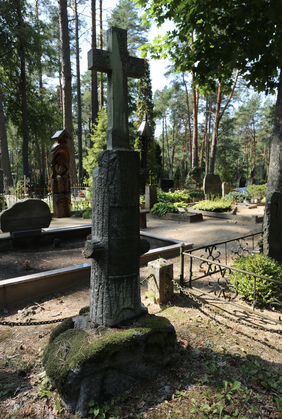 Fotografia przedstawiająca Tombstone of Xavier Accord