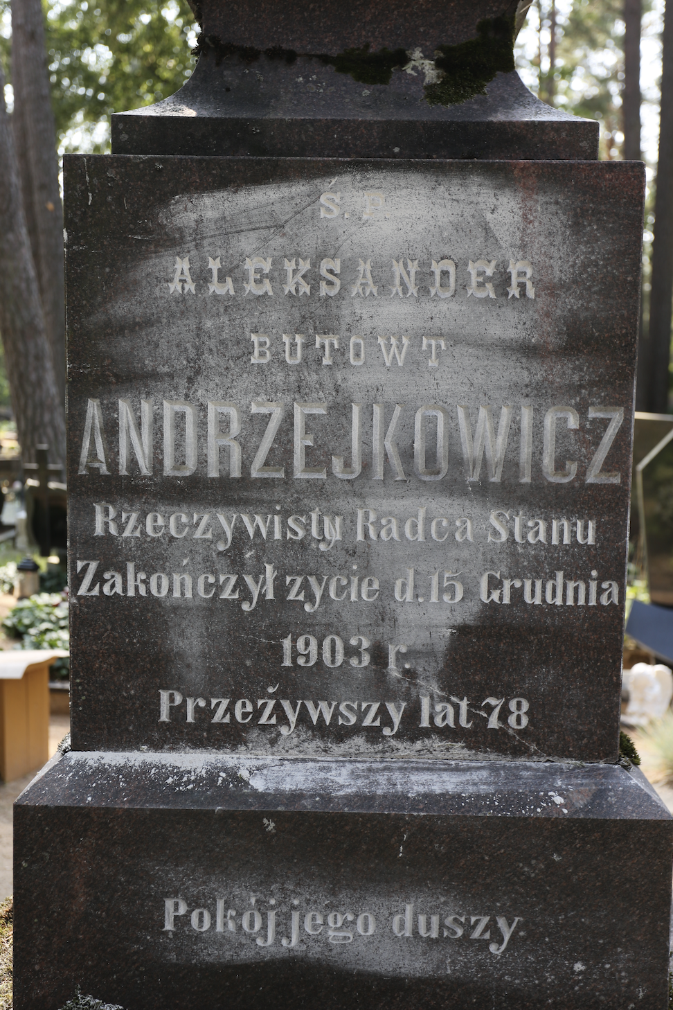 Photo montrant Pierre tombale de Aleksander et Helena Andrzejkowicz