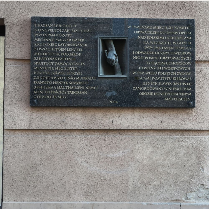 Fotografia przedstawiająca Upamiętnienia związane z działalnością Komitetem Obywatelskim do spraw opieki nad polskimi uchodźcami oraz działalnością Henryka Sławika i Józsefa Antalla