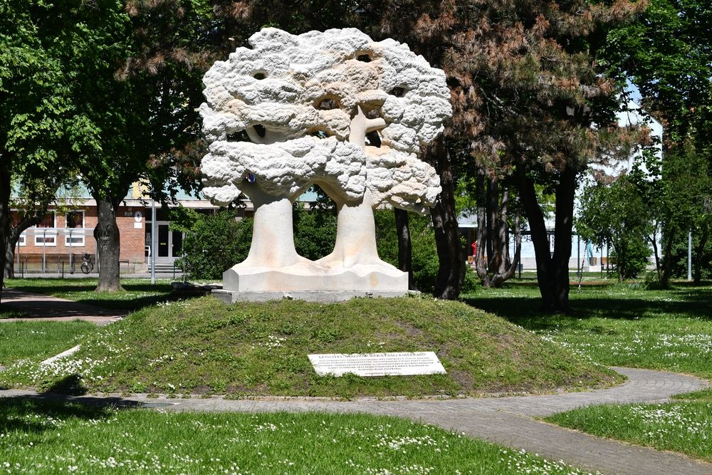 Fotografia przedstawiająca Monuments to Polish-Hungarian Friendship