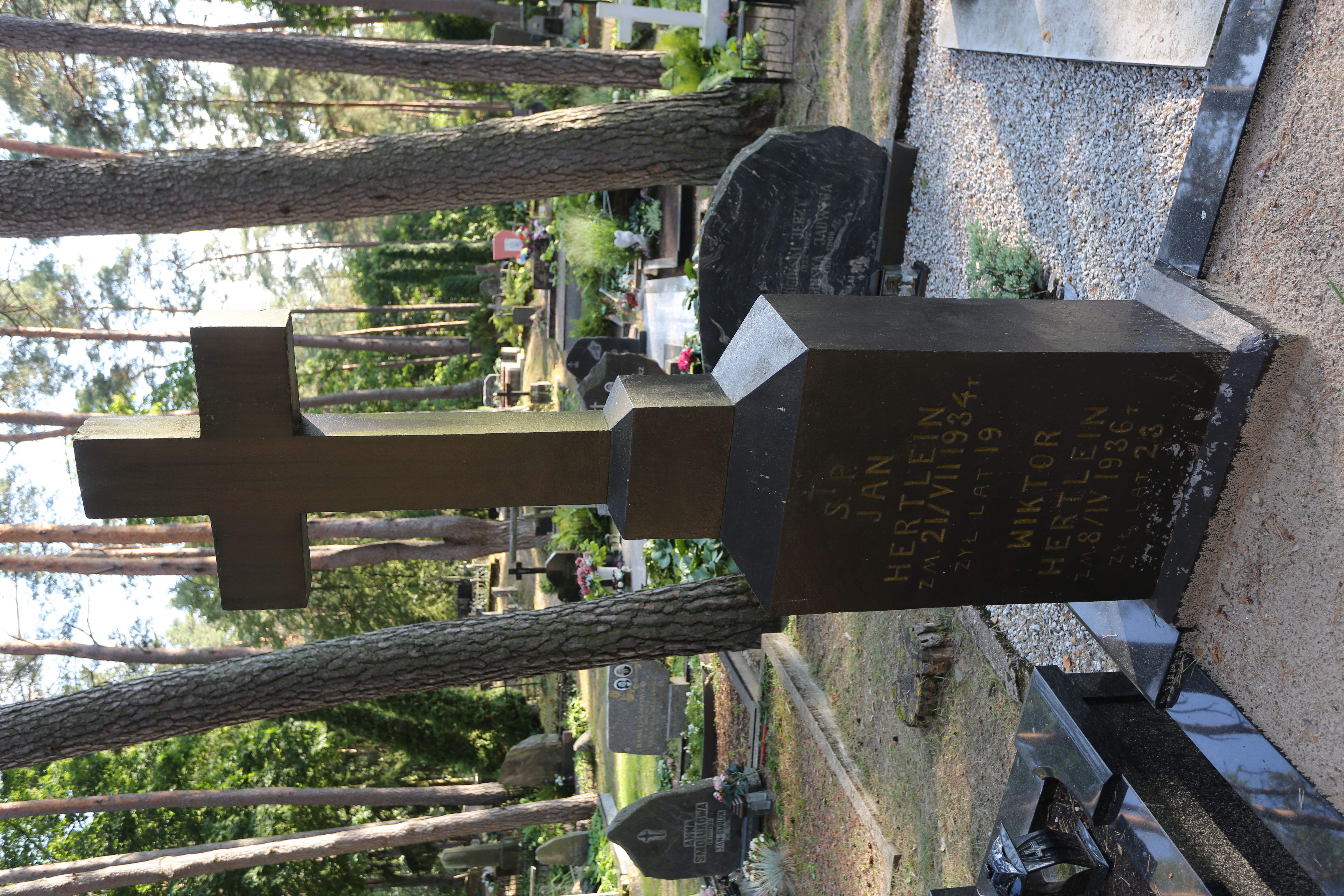 Fotografia przedstawiająca Tombstone of Jan and Viktor Hertlein