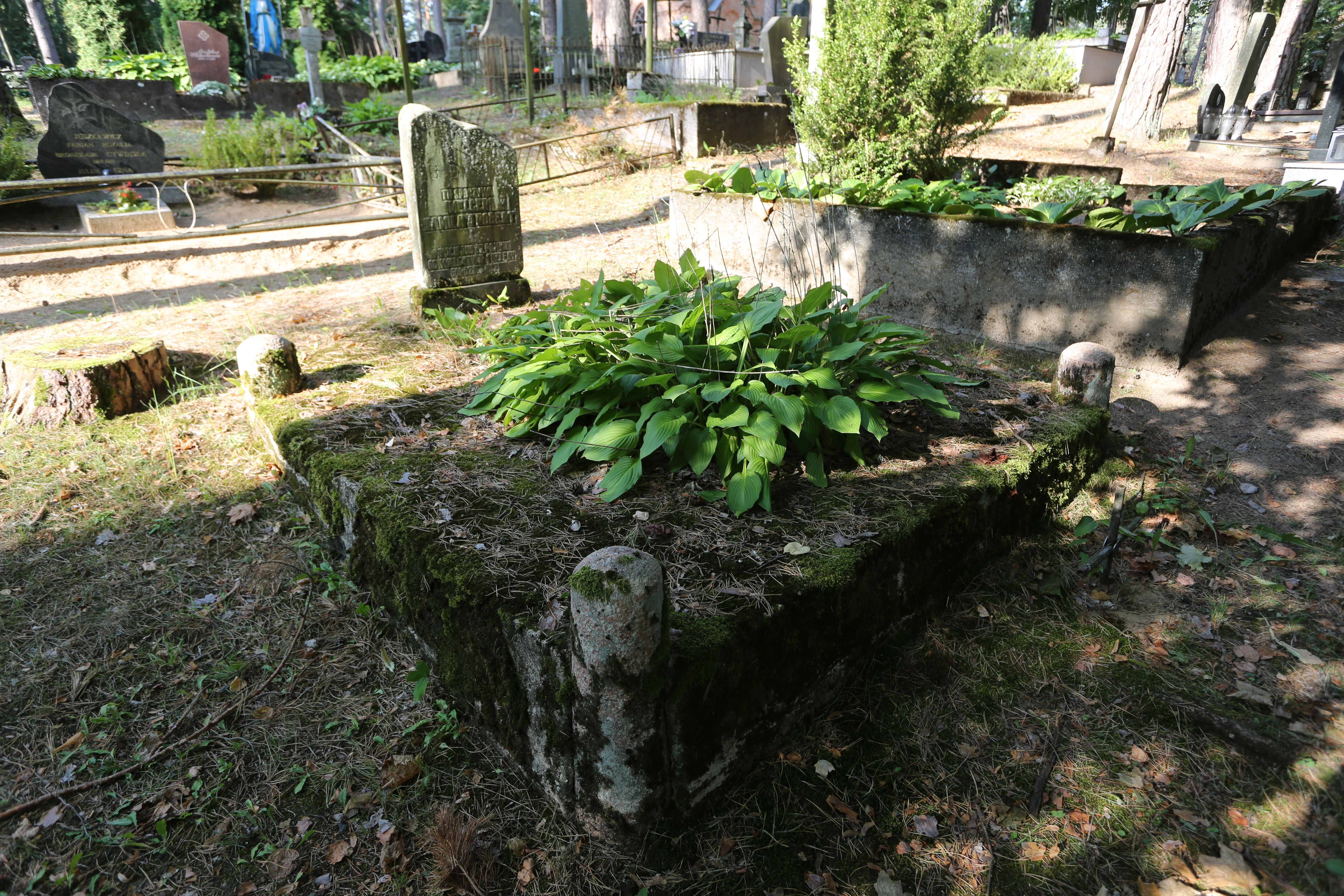 Fotografia przedstawiająca Tombstone of Kamila and Robert Melcer