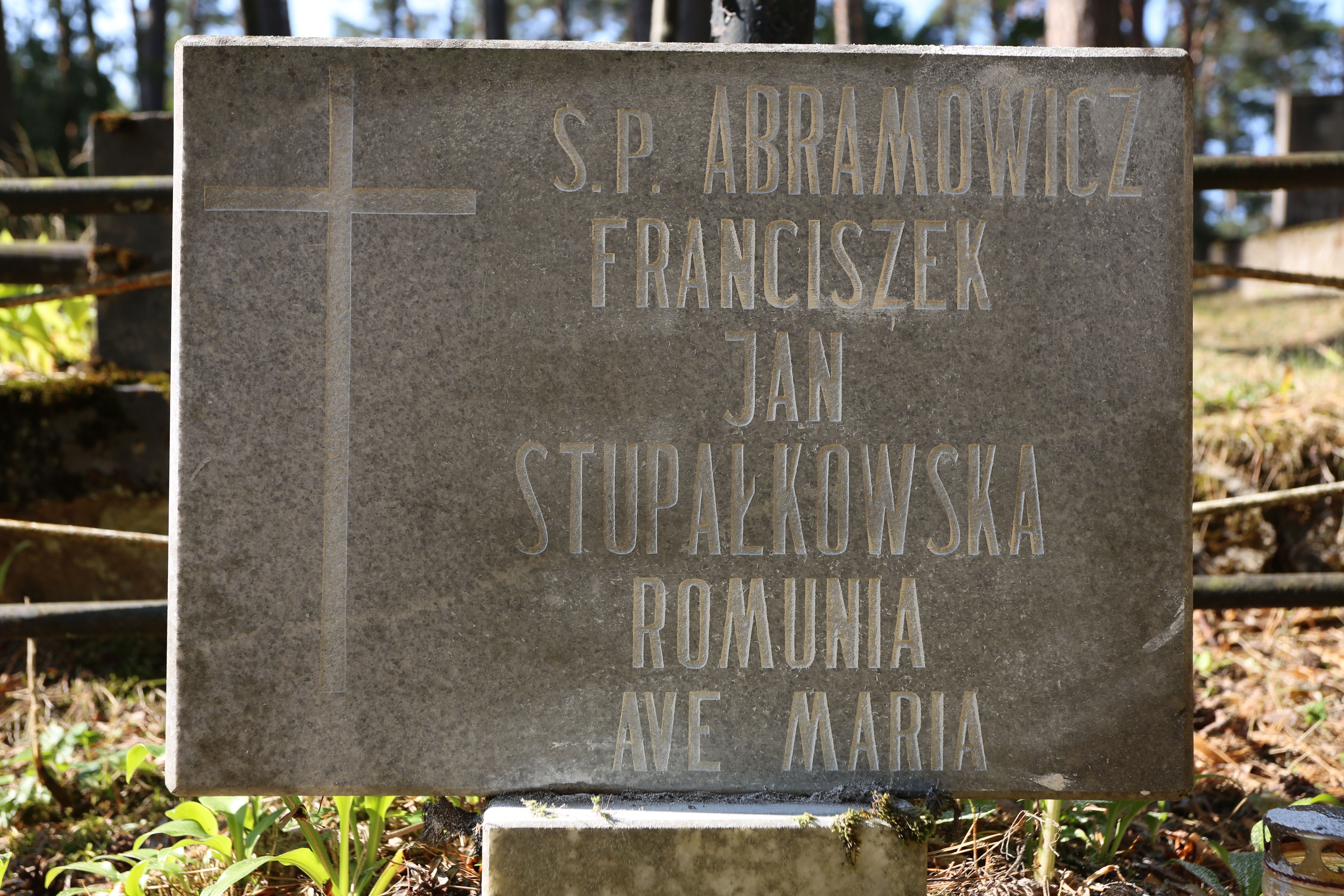 Fotografia przedstawiająca Tombstone of Franciszek and Jan Abramowicz and Romualda Stupalkowska