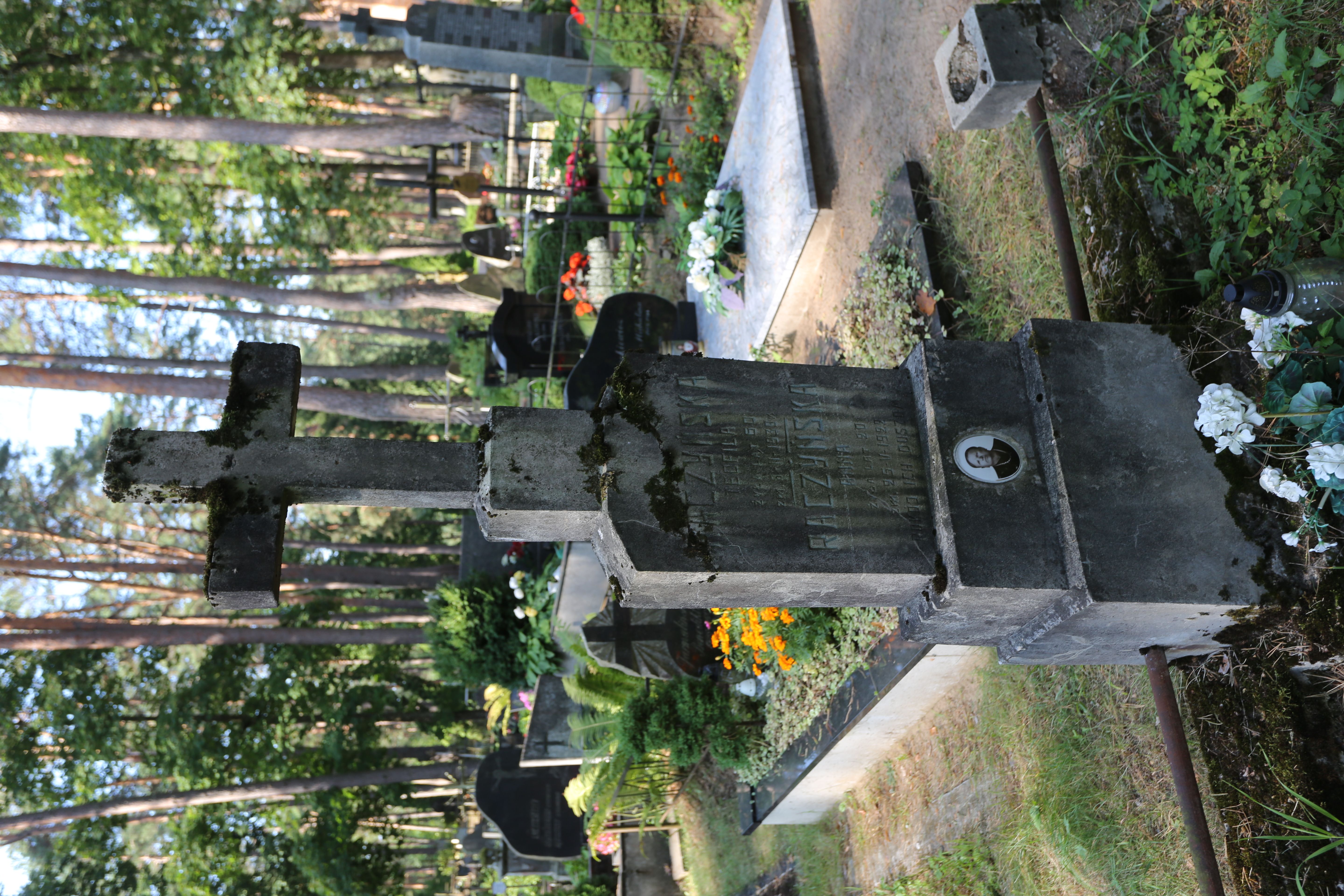 Fotografia przedstawiająca Tombstone of Teofila and Anna Raczynski